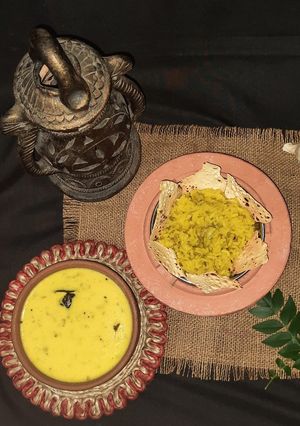 કઢી ખીચડી (Kadhi Khichdi Recipe In Gujarati) રેસીપી મુખ્ય ફોટો