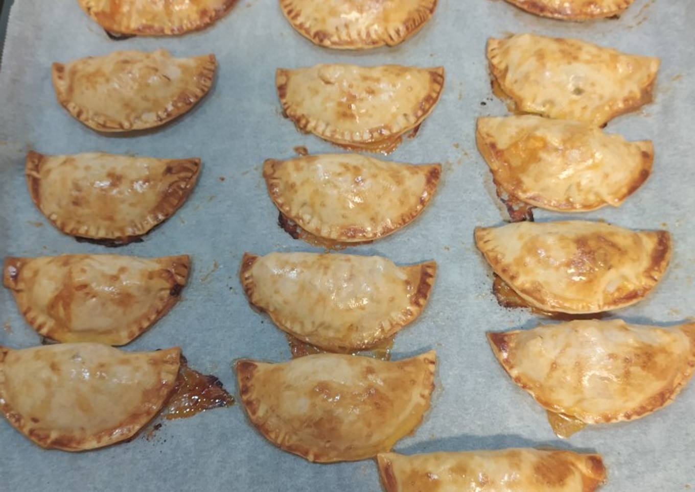 Empanadillas de pollo, verduras y queso