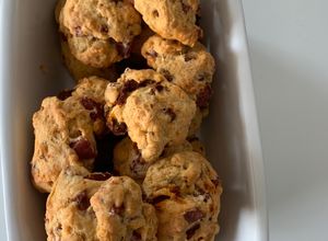 Une photo de Cookies au saucisson et parmesan