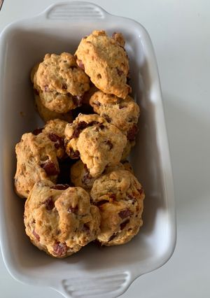 Une photo de Cookies au saucisson et parmesan