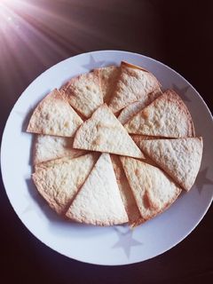 Una foto de Doritos de maíz caseros