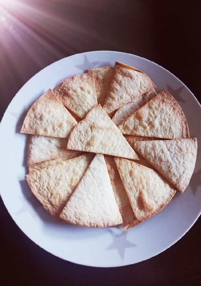 Una foto de Doritos de maíz caseros