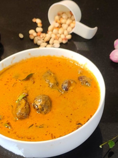 பாரம்பரிய எண்ணெய் கத்தரிக்காய் குழம்பு (Brinjal gravy recipe in tamil) செய்முறை முக்கிய புகைப்படம்