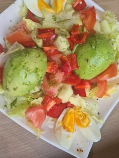 Une photo de Salade d'été au quinoa / avocat