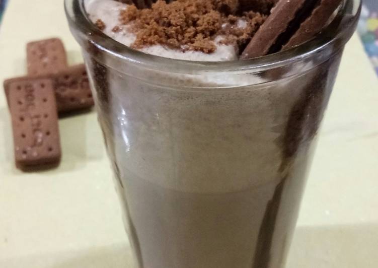 Recipe of Ultimate Bourbon biscuit milkshake