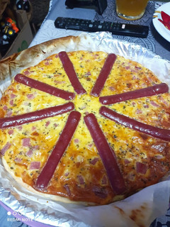 Una foto de Quiche de jamón York, bacon y Frankfurt