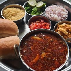 A picture of Spicy misal pav.