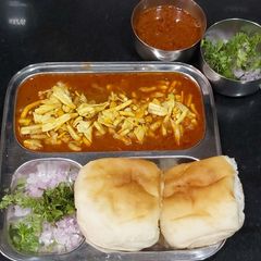 Kolhapuri Misal Pav A picture of Kolhapuri Misal Pav.