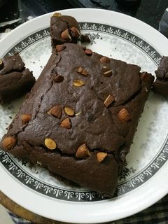 આલમંડ બ્રાઉની(almond brownie Recipe in gujarati) રેસીપી મુખ્ય ફોટો