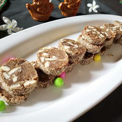 A picture of Khajoori nutty roll.