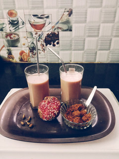 ஆரோக்கியமான நாட்டு சர்க்கரை மாதுளை ஜூஸ் (Maathulai juice recipe in tamil) செய்முறை முக்கிய புகைப்படம்