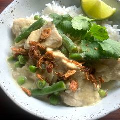 A picture of Chicken Thai Green Curry.