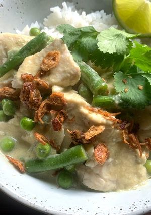 A picture of Chicken Thai Green Curry.