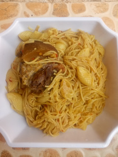 Taliya da macaroni ainihin hoton girkin