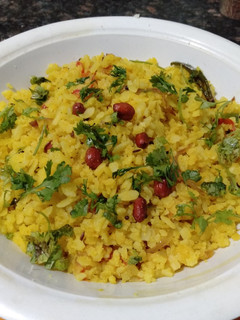 पोहा (poha recipe in hindi) रेसिपी मुख्य फोटो