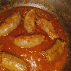 A picture of Tomato and Sausage Gravy.
