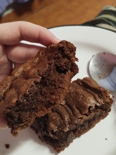 Una foto de Brownie sin manteca y cacao en polvo