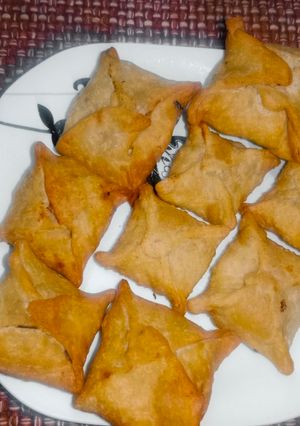A picture of Potato Snacks! Evening snacks! Crispy delicious potato samosa.