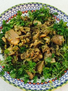 Hình của món Mề tim gà xào gừng cay.