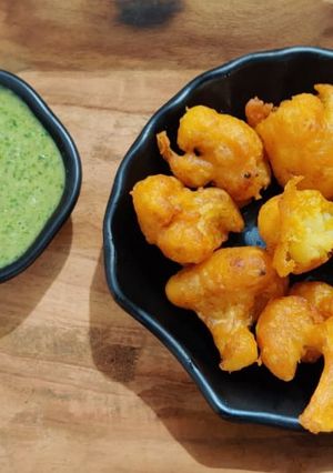 फुलकोबी भजे (fulkobi bhaje recipe in marathi) रेसिपी चे मुख्य फोटो 