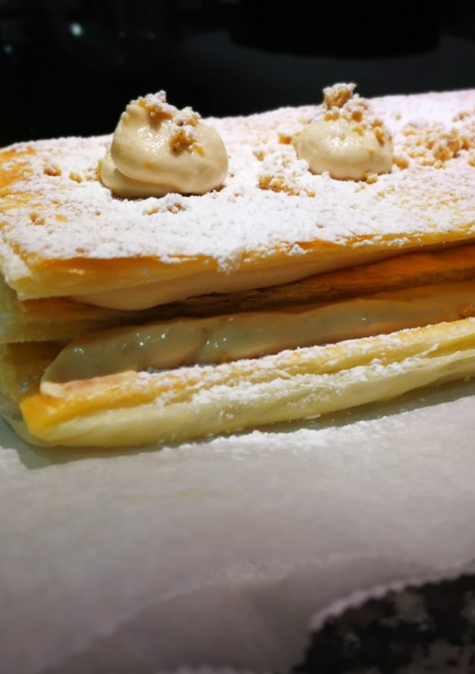Una foto de Milhojas de turrón