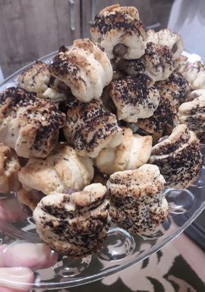 عکسی از دستور قرابیه چنگالی (با مغز خرماو کشمش)