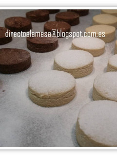 Una foto de Polvorones de almendra (y chocolate)