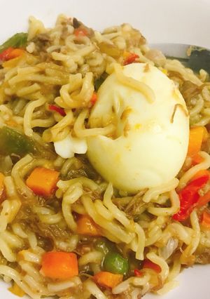 A picture of Noodles and minced meat vegetables.
