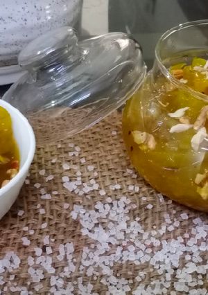 कच्चे आम का खट्टा मीठा अचार (Mango pickle Recipe in hindi) रेसिपी मुख्य फोटो