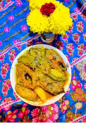 বেগুন দিয়ে ইলিশ মাছের ঝোল (Begun Diye Ilish Machher Jhal, Recipe রেসিপির প্রধান ছবি