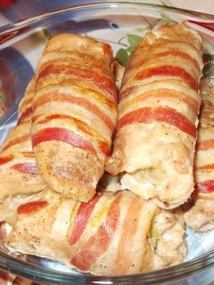 Savanyúkáposztával töltött, baconbe csavart sertéskaraj recept fotója