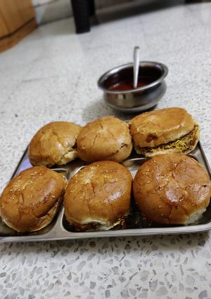 કચ્છી દાબેલી (Kutchi Dabeli Recipe In Gujarati) રેસીપી મુખ્ય ફોટો