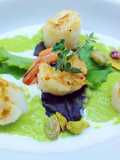 Capesante e gamberi con crema di burrata e crema di piselli