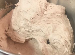 Una foto de Crema de chocolate para rellenar y cubrir tortas