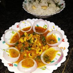 Maharashtrian chavali chi usal (black eyed peas curry) A picture of Maharashtrian chavali chi usal (black eyed peas curry).