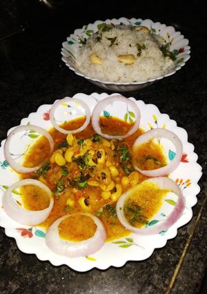 A picture of Maharashtrian chavali chi usal (black eyed peas curry).