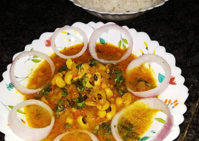 How to Make Homemade Maharashtrian chavali chi usal (black eyed peas curry)