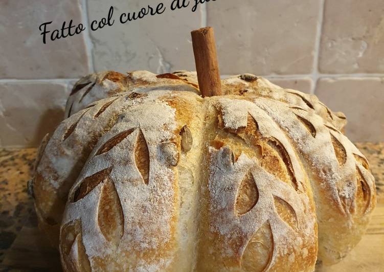 How to Prepare Veloce Pane alla Zucca a forma di Zucca