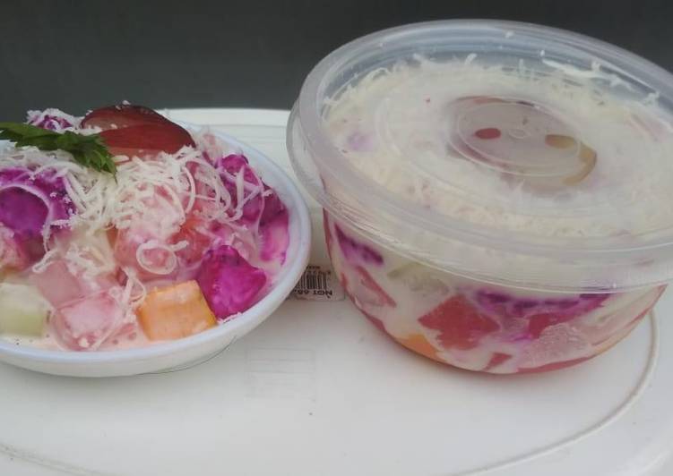 Salad buah yogurt