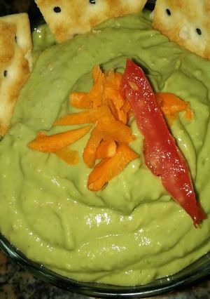 Una foto de Crema de palta otra versión para picar antes de cenar