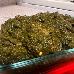 A picture of Spinach with beef (palak gosht).