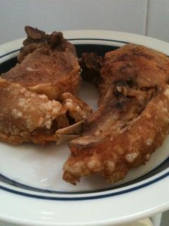 Una foto de Chuletas de cerdo muy crujentes