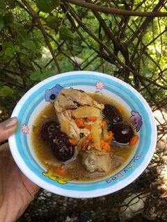 Hình của món Súp gà hầm táo đỏ.