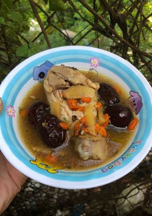 Hình của món Súp gà hầm táo đỏ.