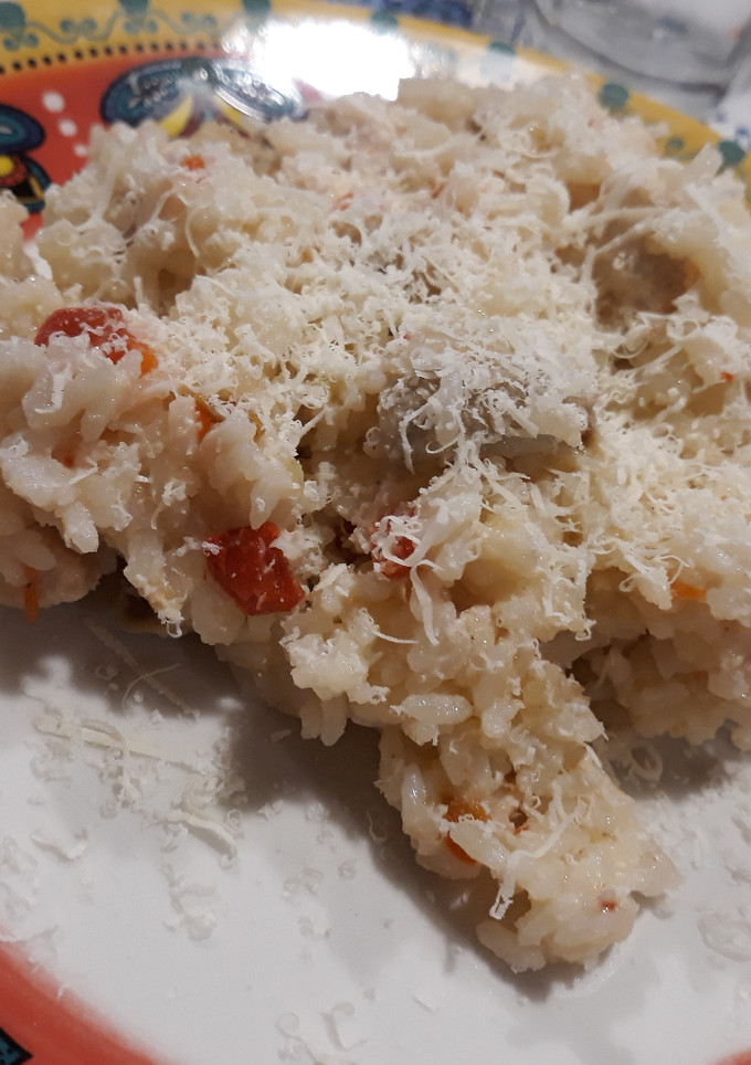 Una foto de Arroz con pollo y champiñón🍗🍄