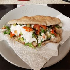 A picture of My Really Full Chicken Pitta Bread. 😍.
