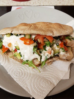 A picture of My Really Full Chicken Pitta Bread. 😍.