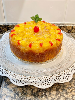 Una foto de Pastel de mantequilla con piña caramelizada, sin gluten