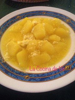 Una foto de Patatas guisadas con huevo al estilo de mi abuela