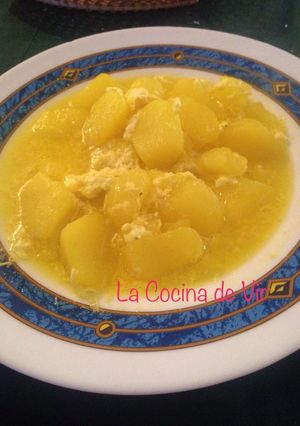 Una foto de Patatas guisadas con huevo al estilo de mi abuela